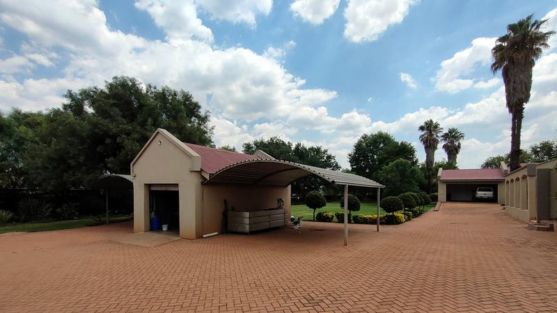 16 Bedroom Property for Sale in Middelburg Rural Eastern Cape